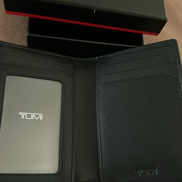 NWT Tumi Alpha multi window card case - Picture 3 of 5